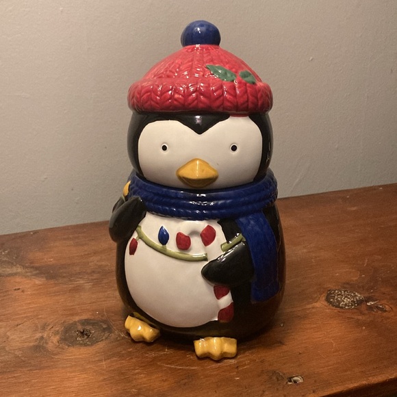 NWT- Adorable Hand Painted Holiday Penguin Ceramic Cookie Jar Decoration - Picture 3 of 17